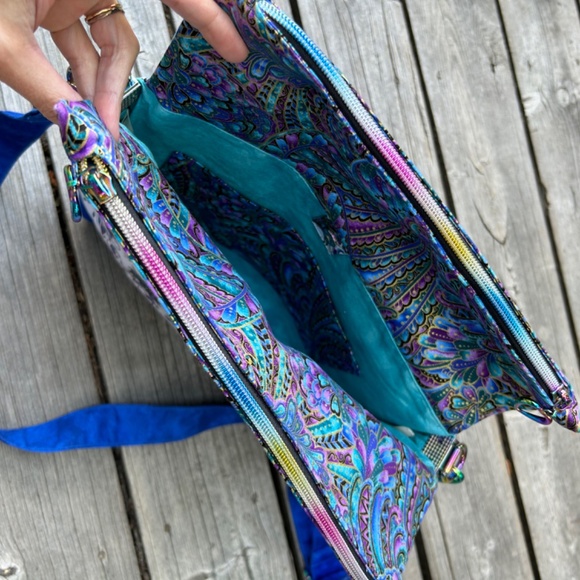 Quilted Messenger Bag - Picture 6 of 11